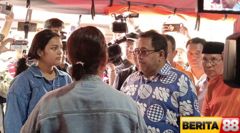 rano karno kunjungi korban kebakaran tebet entar periksa ke dokter ya