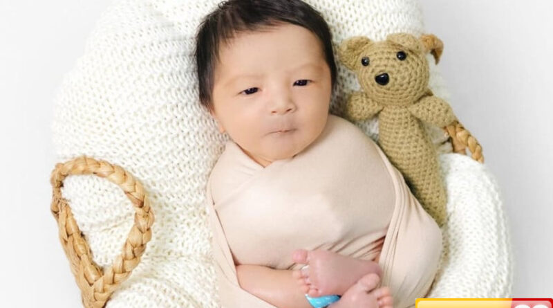 7 potret menggemaskan anak erika carlina kulit putih bersih dan wajah tampan