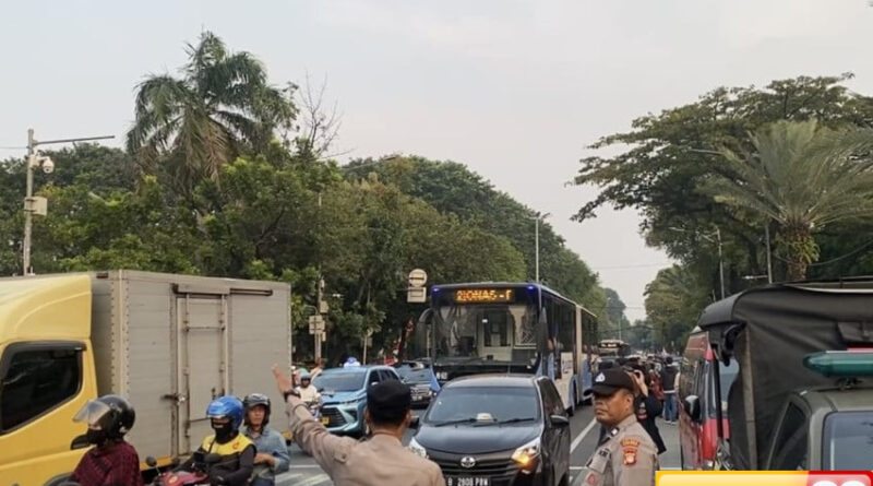 arus lalu lintas sekitar masjid istiqlal padat jelang zikir kebangsaan
