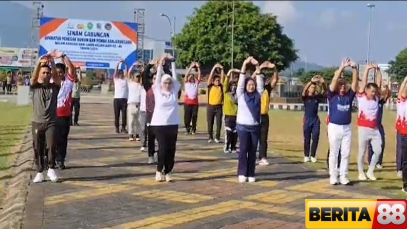 hari bhakti adhyaksa kejari banjarnegara gelar senam bareng aph dan pemda
