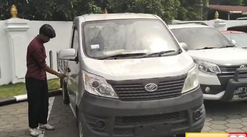 kesulitan beli mobil esemka baru warga gugat jokowi ke pn solo