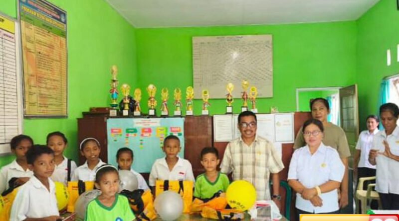 legislator partai perindo sikka ntt marthen luther adji biayai sekolah anak anak kurang mampu mereka harus dapat pendidikan layak