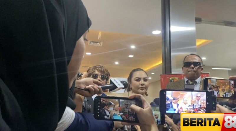 lisa mariana dan anaknya jalani tes dna di bareskrim