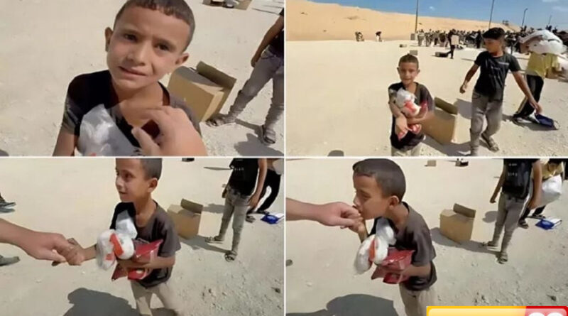 menyayat hati bocah gaza cium tangan petugas bantuan lalu ditembak mati tentara israel
