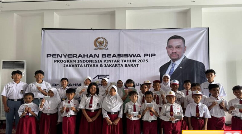 sahroni salurkan program indonesia pintar di jakut dan jakbar