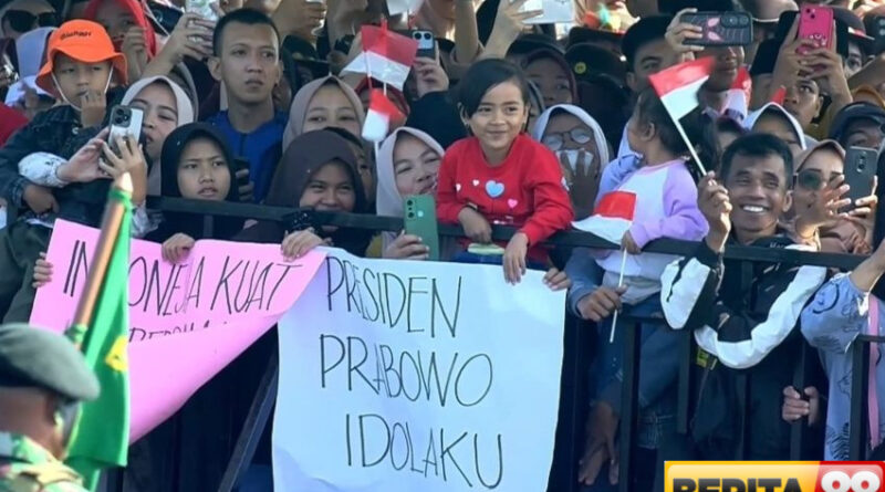 senyum anak anak dan sorak warga sambut presiden prabowo di batujajar