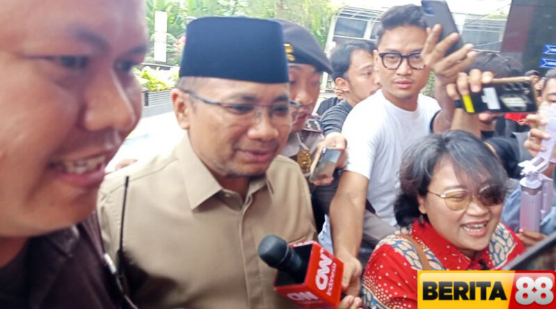 setelah nadiem mantan menag yaqut cholil qoumas juga penuhi panggilan kpk