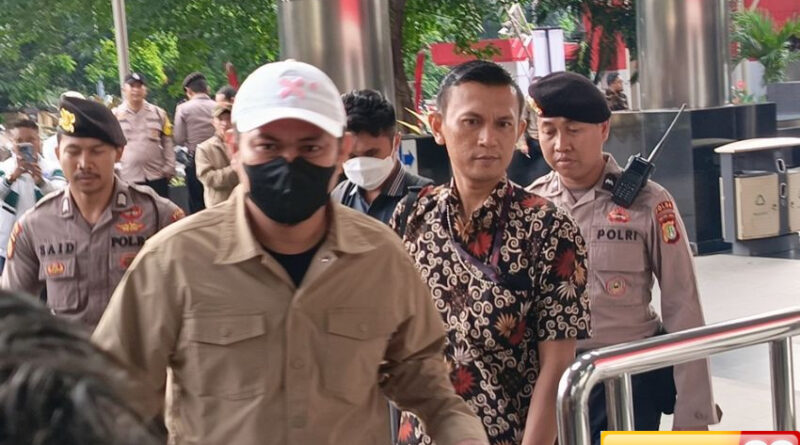 terjaring ott bupati koltim abdul aziz tiba di gedung kpk