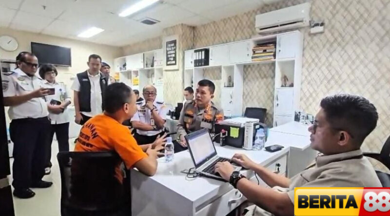 terungkap ini isi tas pria ngamuk dan teriak bom di pesawat lion air